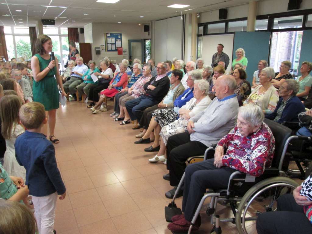 1ABC Bezoek communicanten aan het rustoord