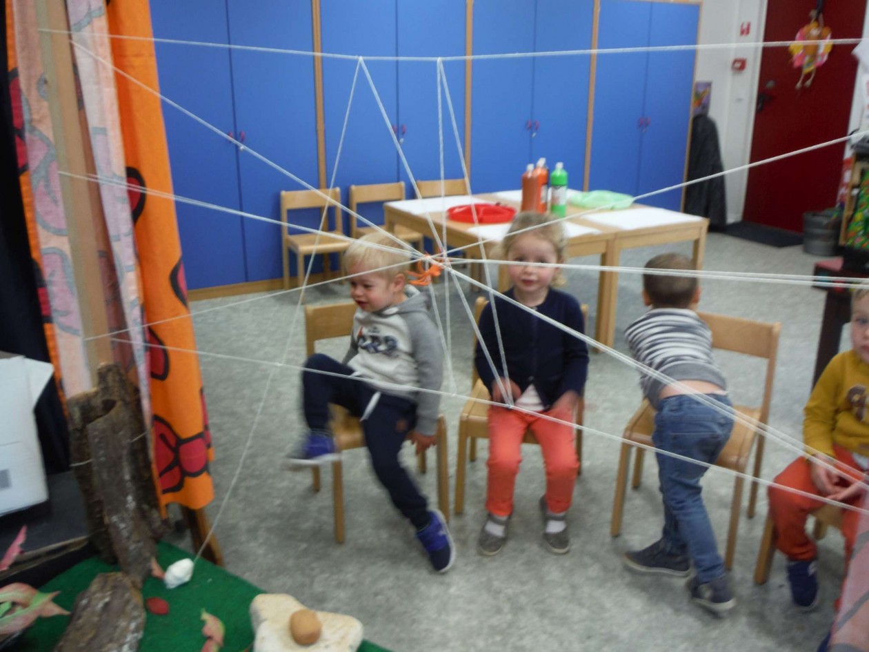1KAC Zonneklas: Spelen met spinnen