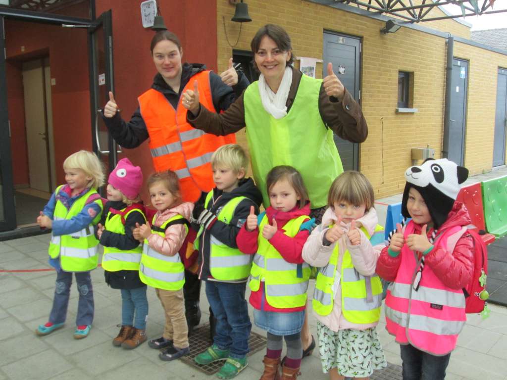 2KABC Veilig naar school met een fluojasje