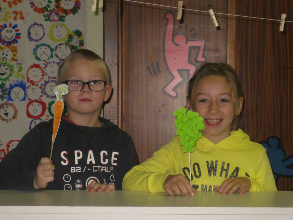 2A Poppenspel met groenten en fruit