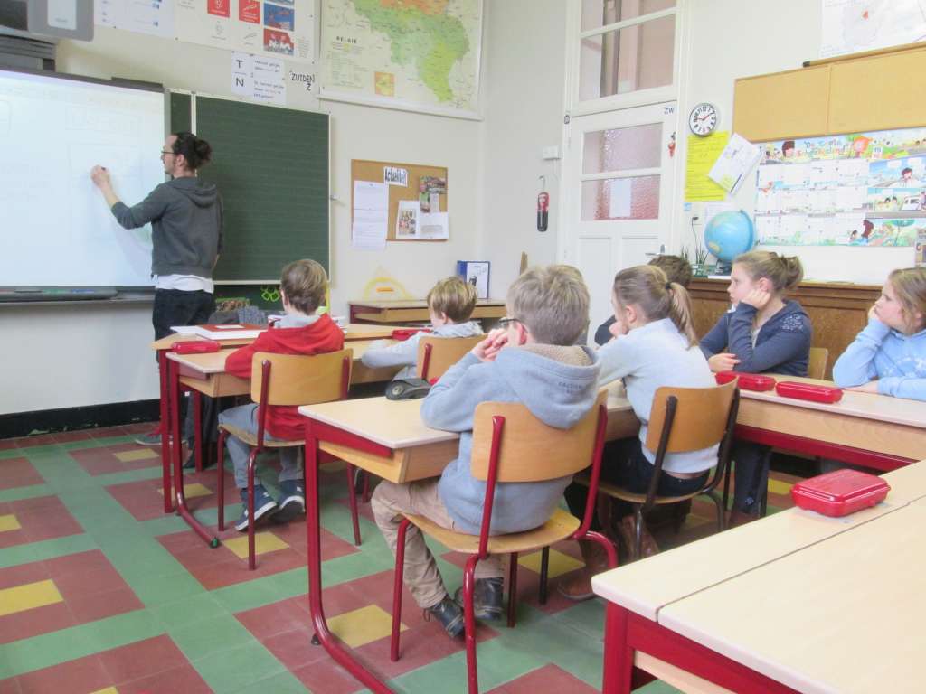 4ABC Striptekenaar op bezoek