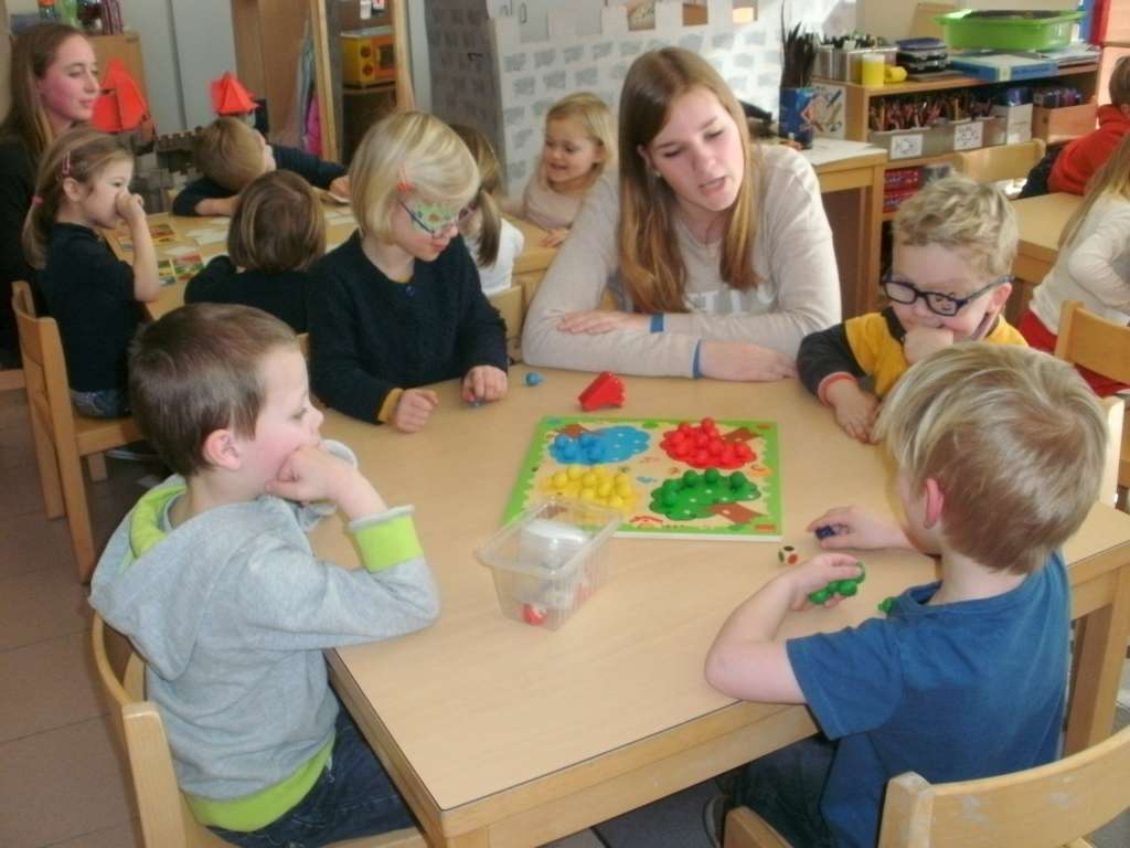 2KC Edugo 4de verzorging komt spelletjes spelen
