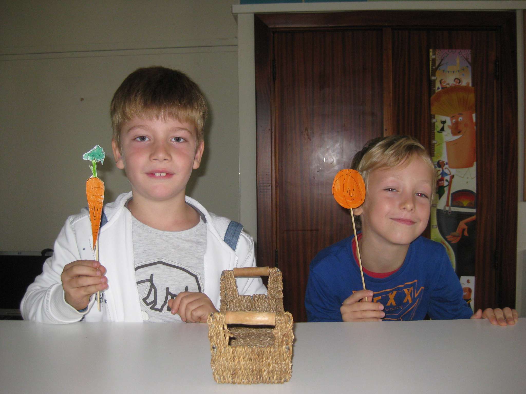 2AB Poppenspel met groenten en fruit