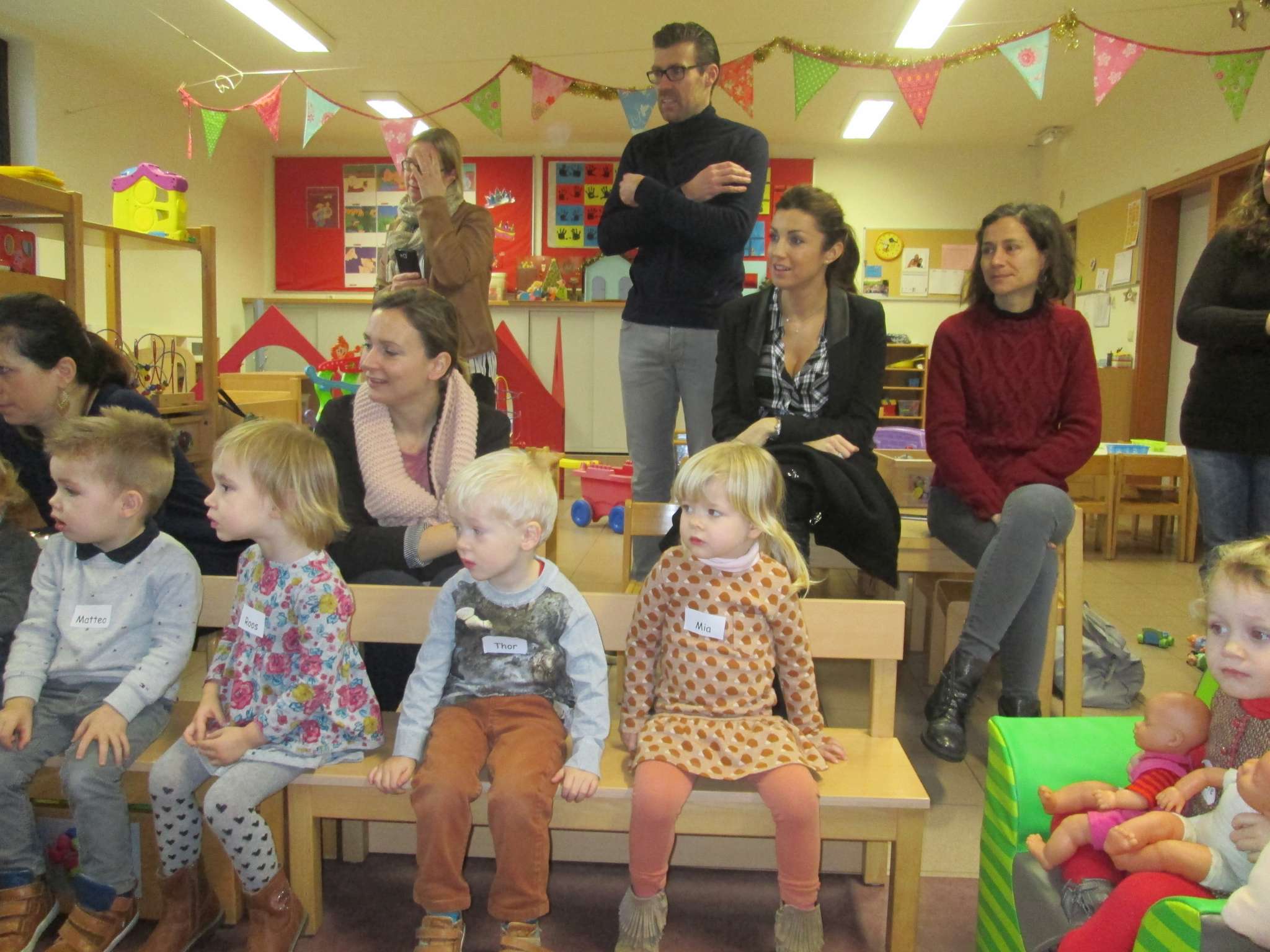 Nieuwe peutertjes maken al eens kennis met hun klasje 1PB