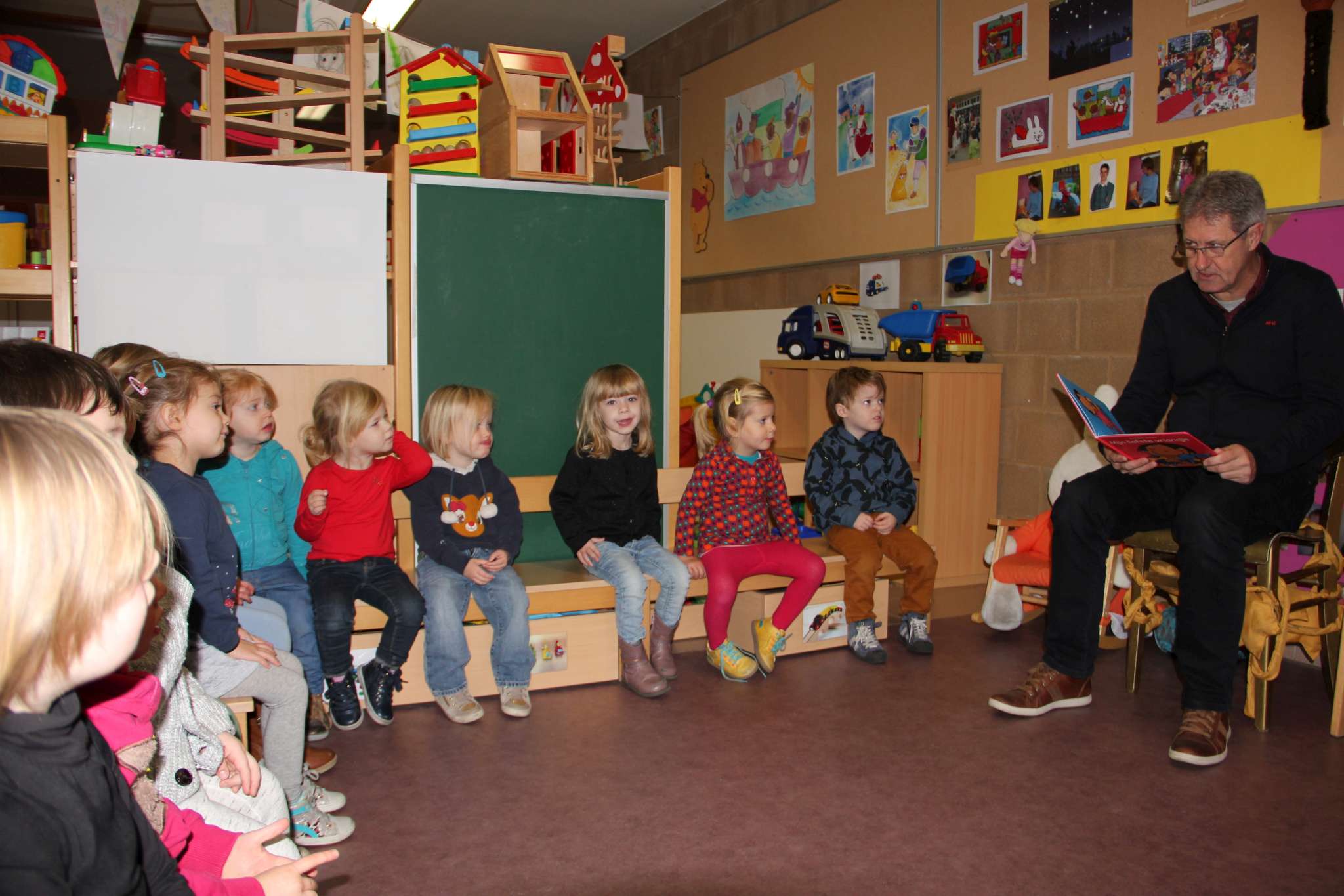 1PA De opi van Cilou komt voorlezen