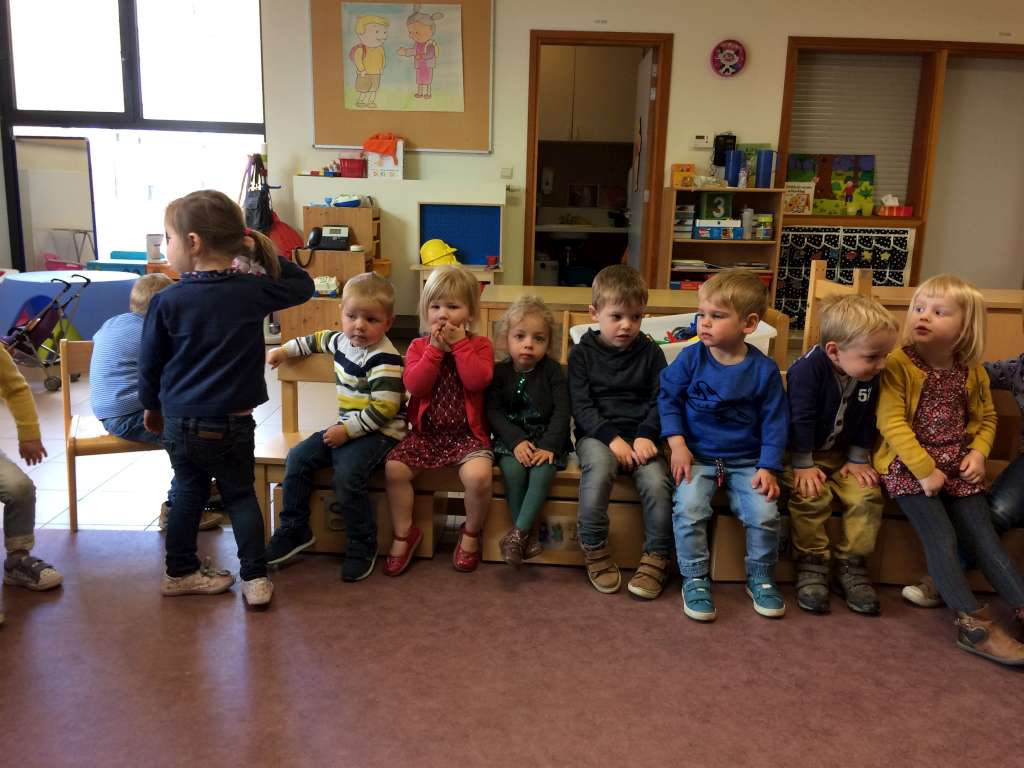 1PA Nieuwe peuters en paaseieren rapen