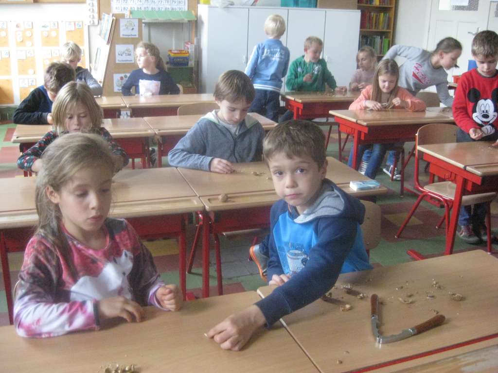 2B Noten en kastanjes proeven