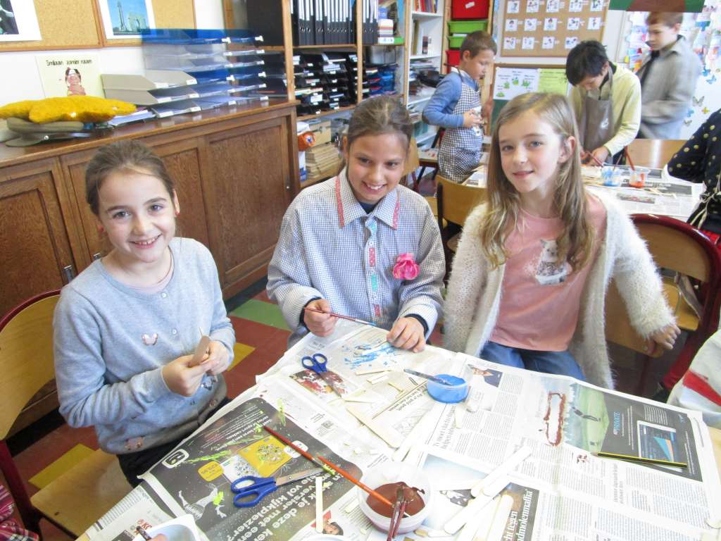 4ABC Samen knutselen voor onze “Warmste markt”