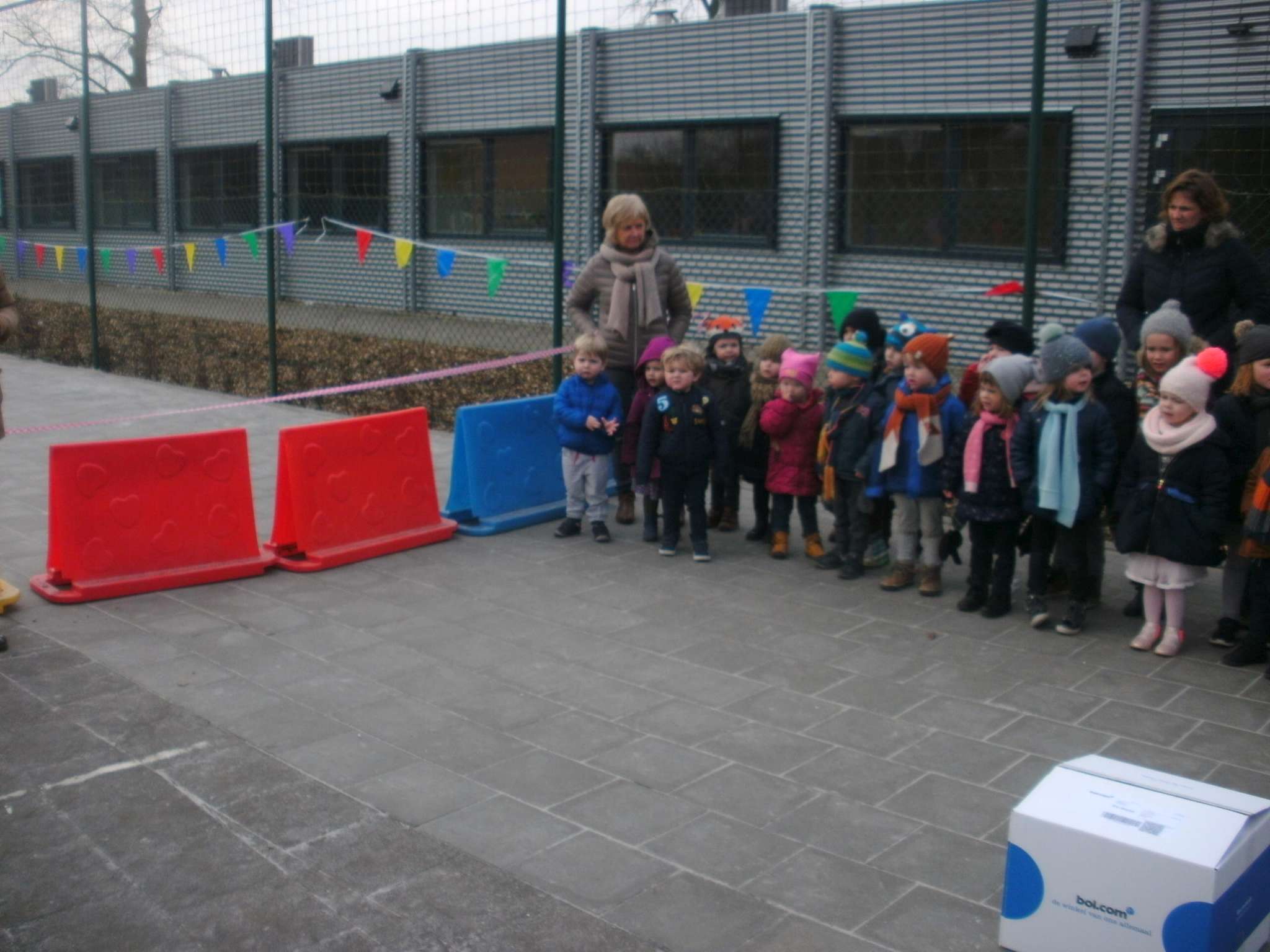 Feestelijke opening speelplaats bij de kleuters