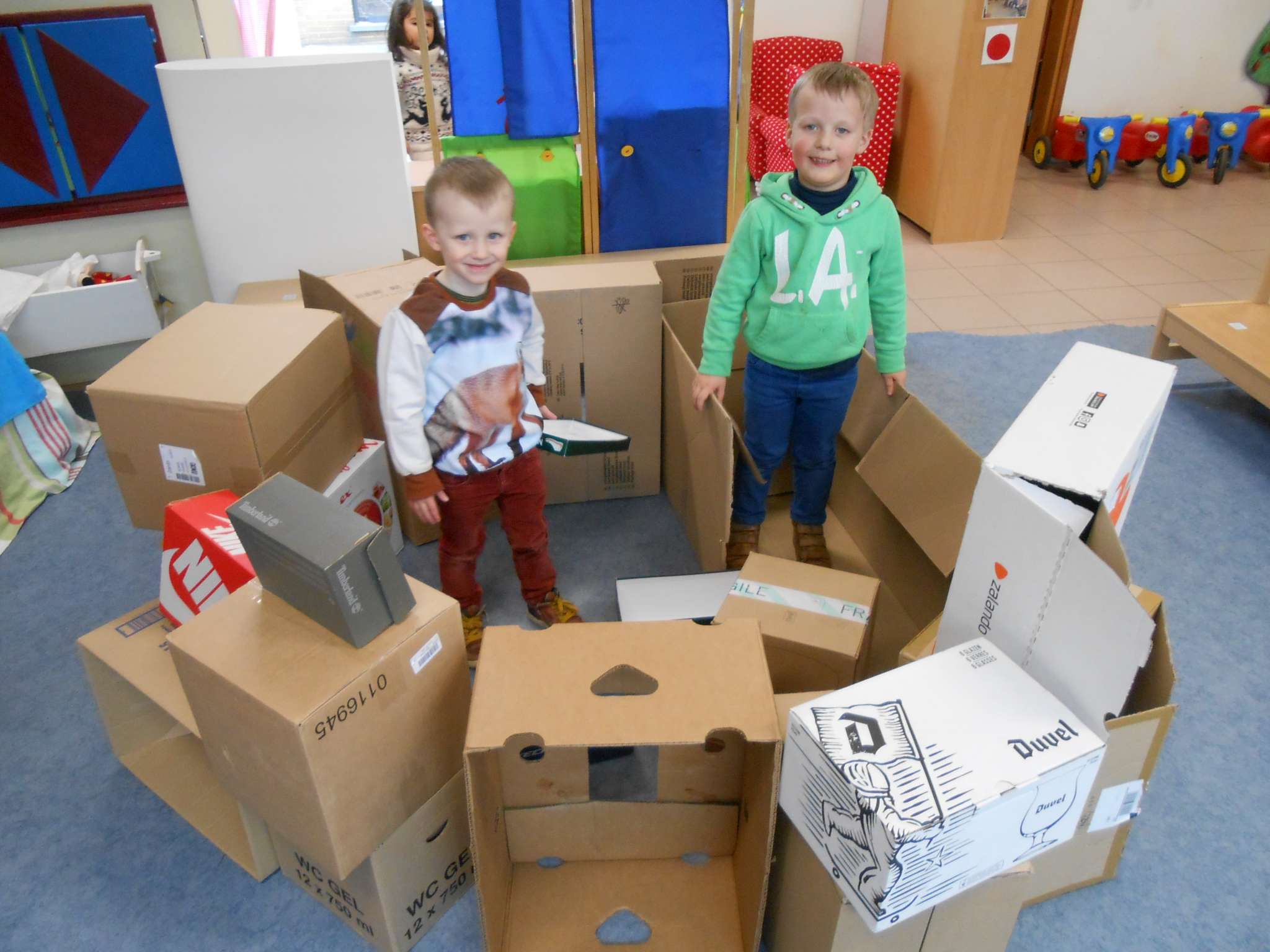 1KB Spelen met dozen