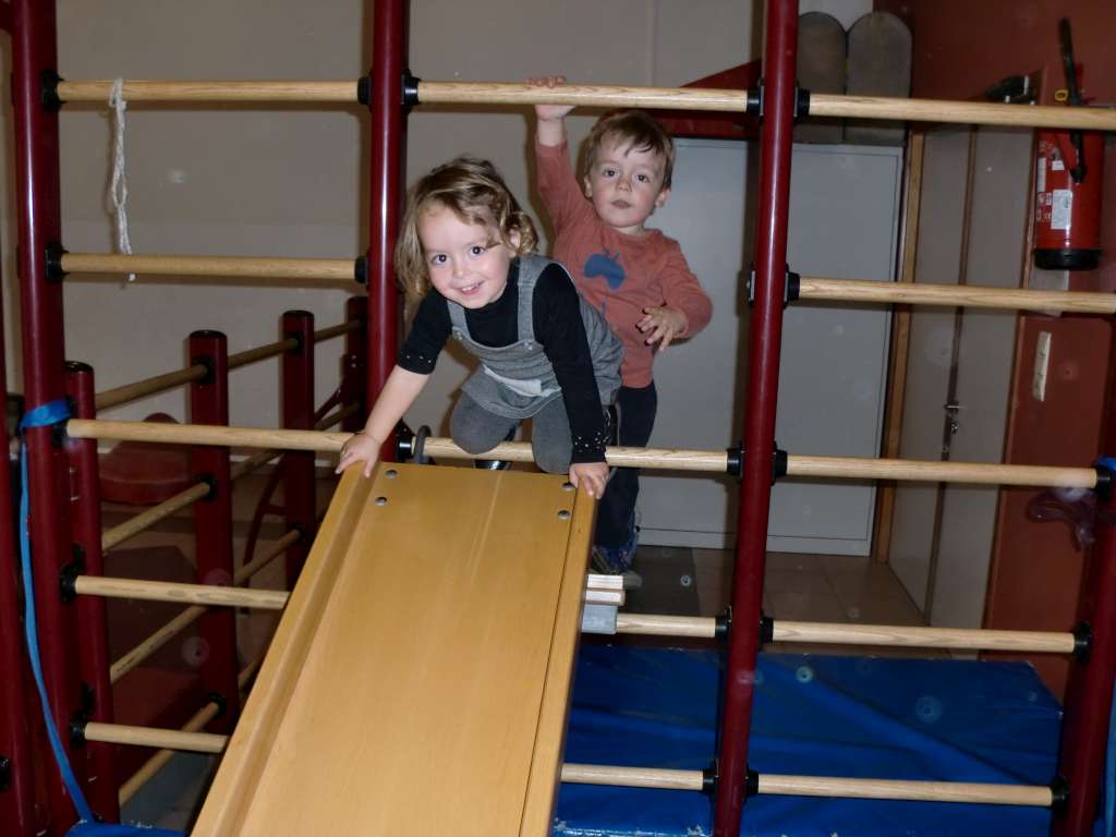 1KA Klimmen en klauteren in de turnzaal