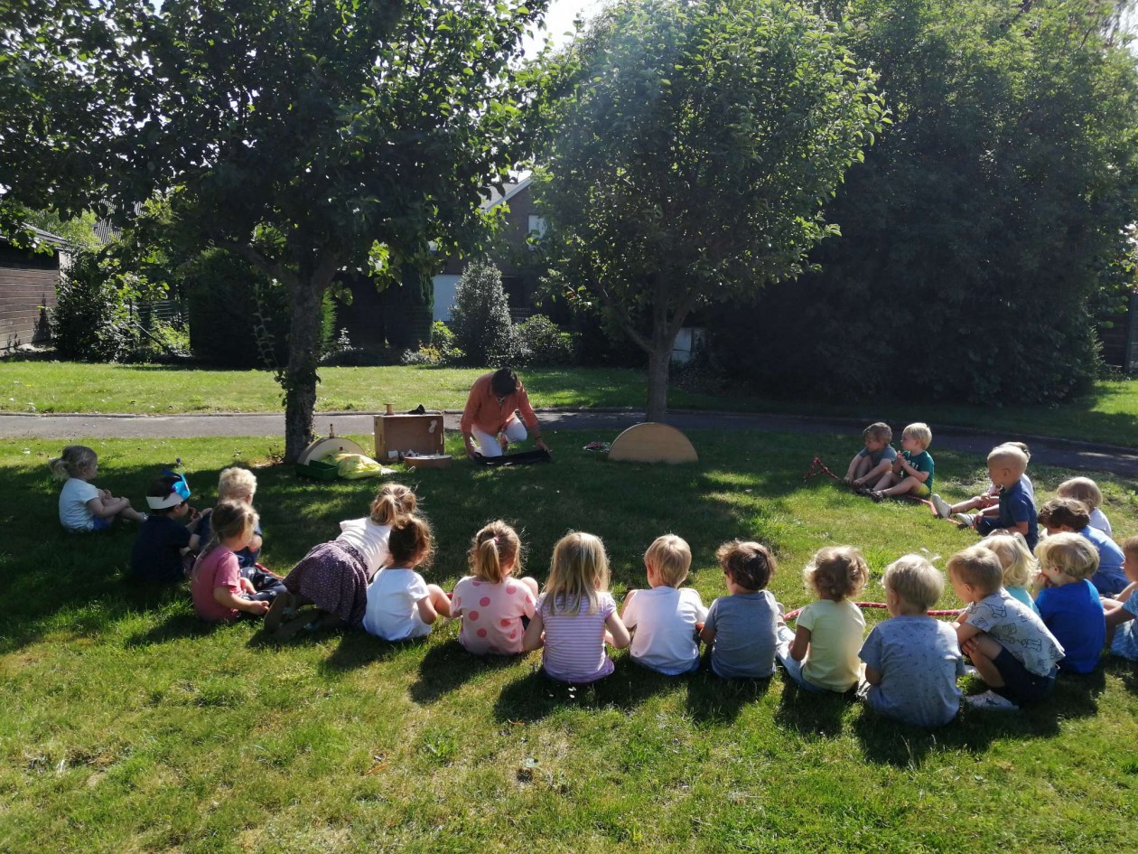 Laatste keer poppenkast door juf Lut voor de peutertjes