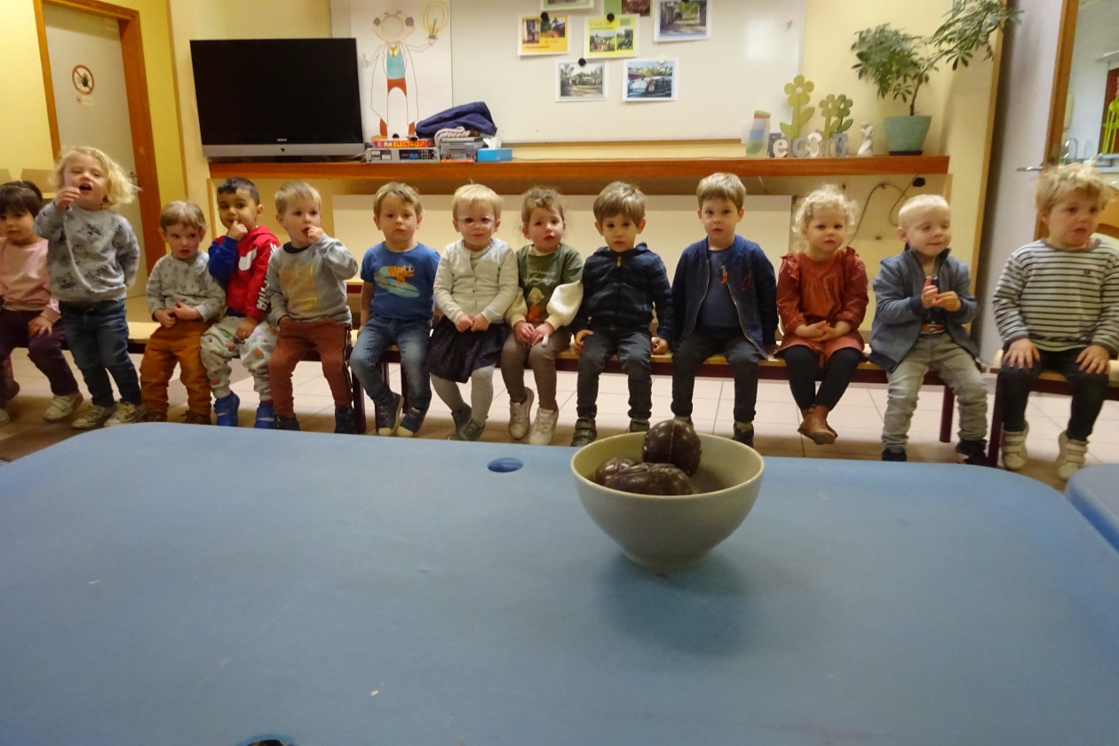 1PB Thema Pasen: De klokken brengen eieren van chocolade