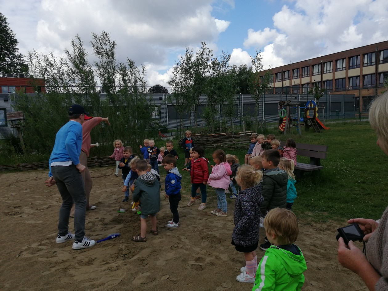 1PB Dinobeenderen zoeken