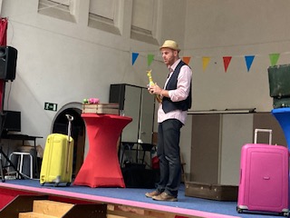 12ABC Toneelvoorstelling “Koffers vol”