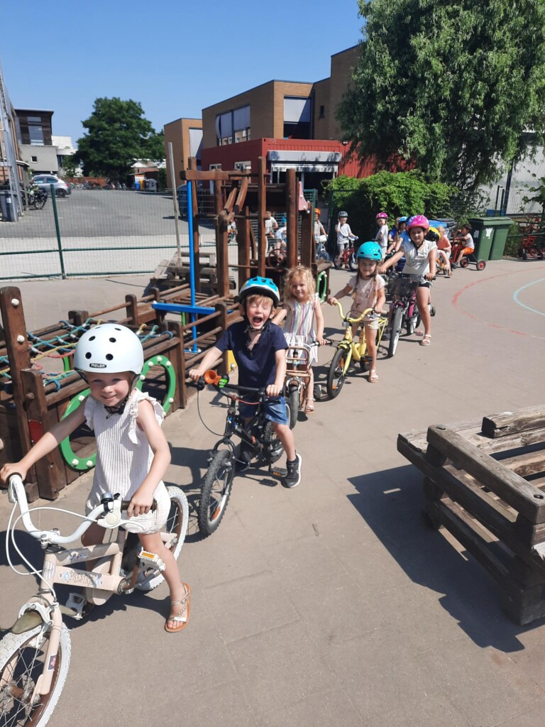 2KB Fietsen op school