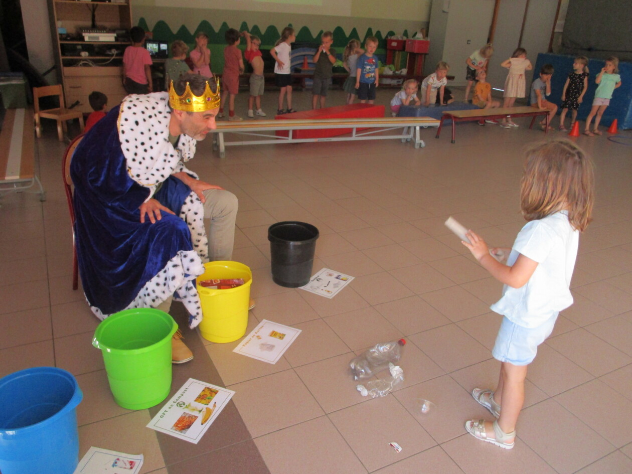 2KABC Toneel: Wat is er aan de hand in Viesvuilland?