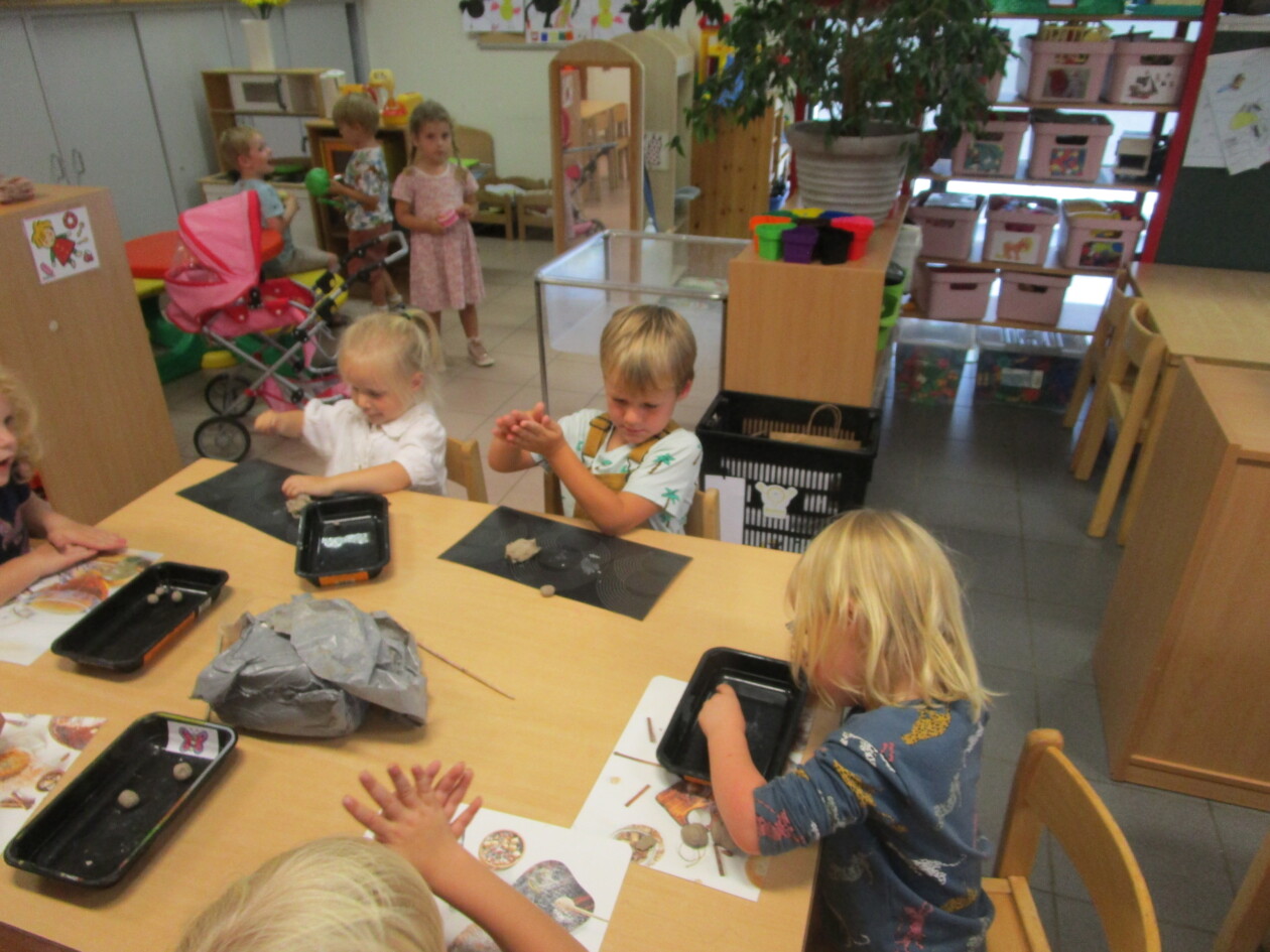 2KC De winkel is open, wie komt er kopen