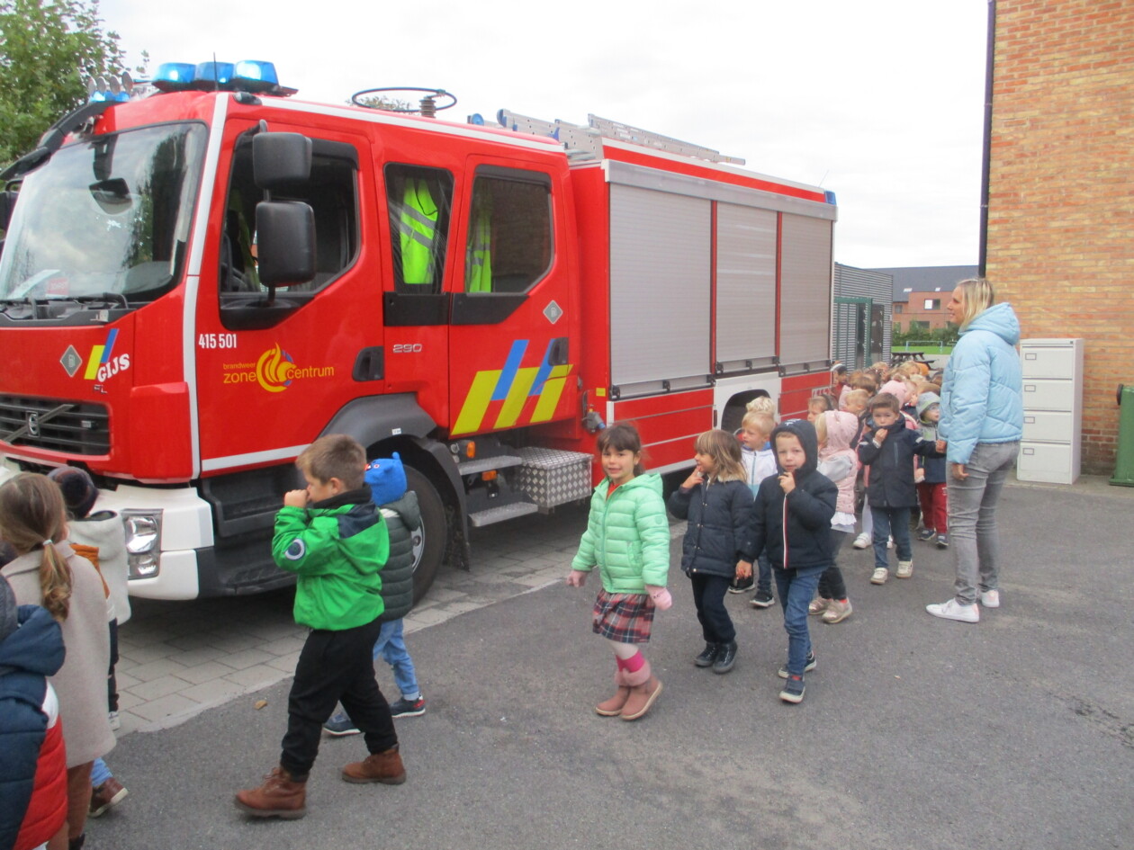 2KABC Bezoek van de brandweerman op school