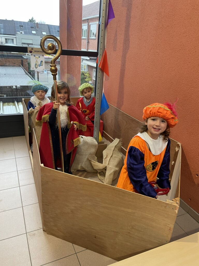 De Sint en Pietjes uit 2KA