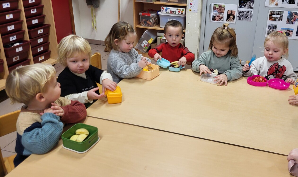 1PB Drie nieuwe vriendjes in de klas