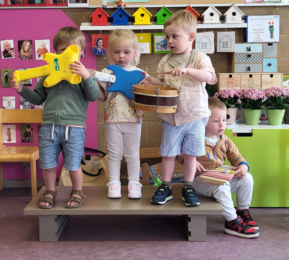 1PB Nieuwe vriendjes en muziek in de klas