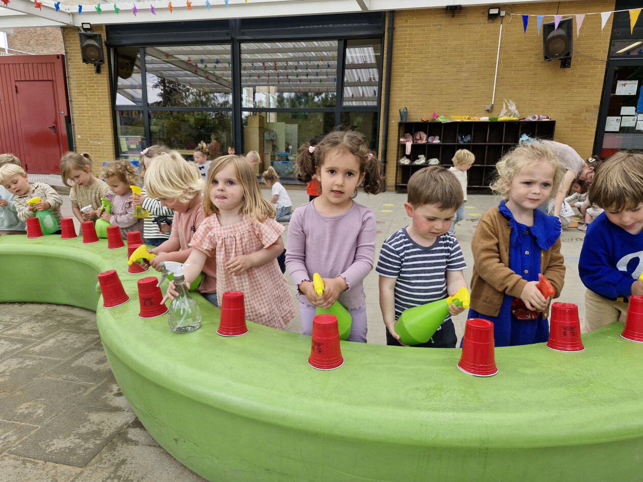 1PAB Experimenteren met plantenspuitjes en water