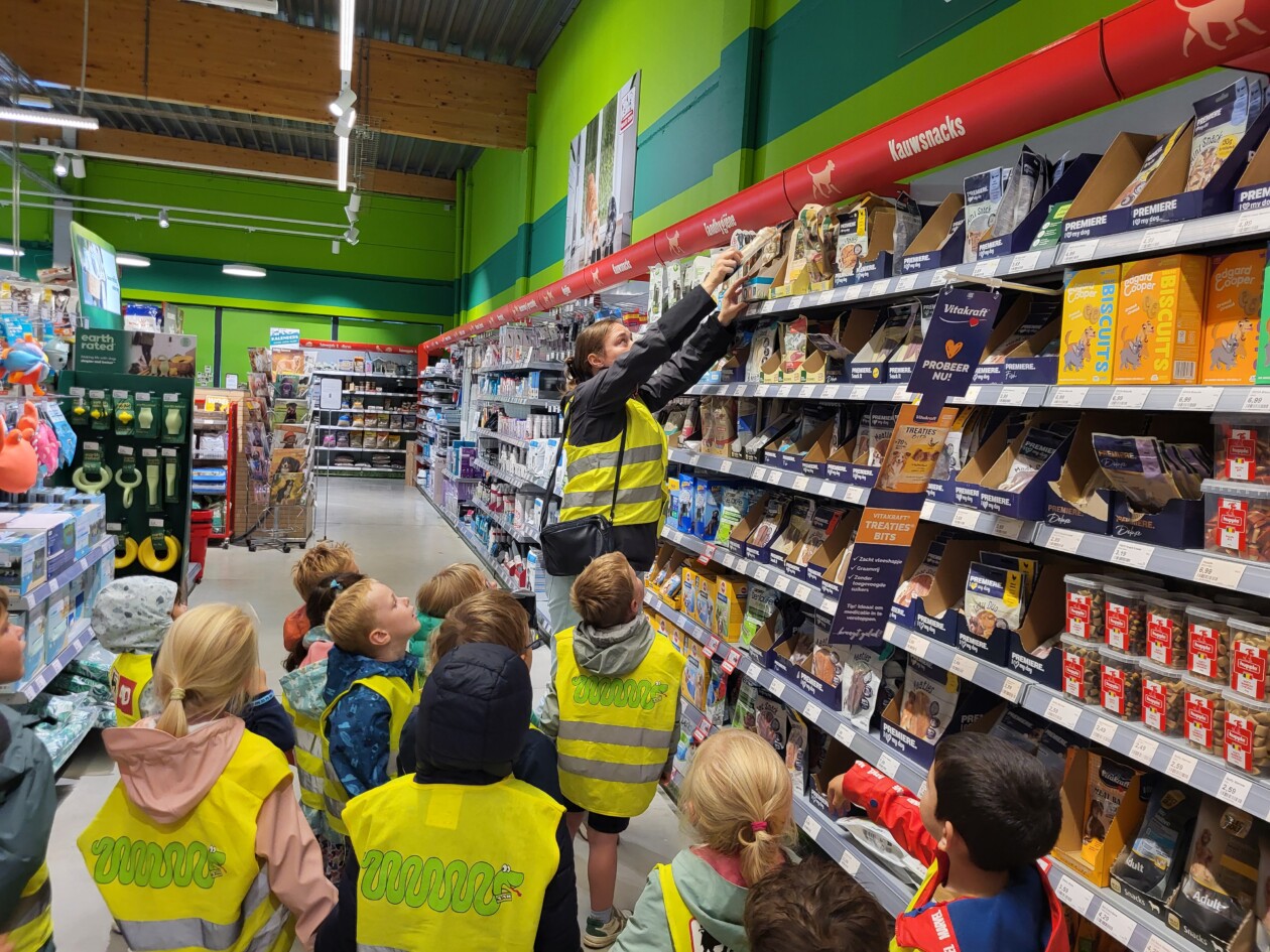 2KA Op stap naar de winkels in de buurt