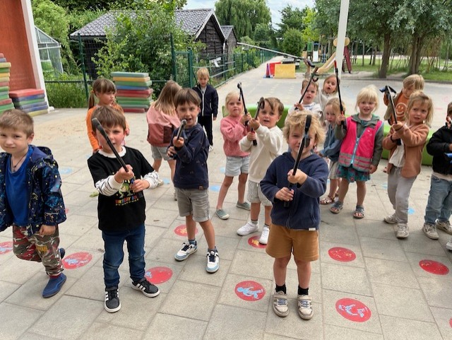 2KC gaat zwerfvuil rapen
