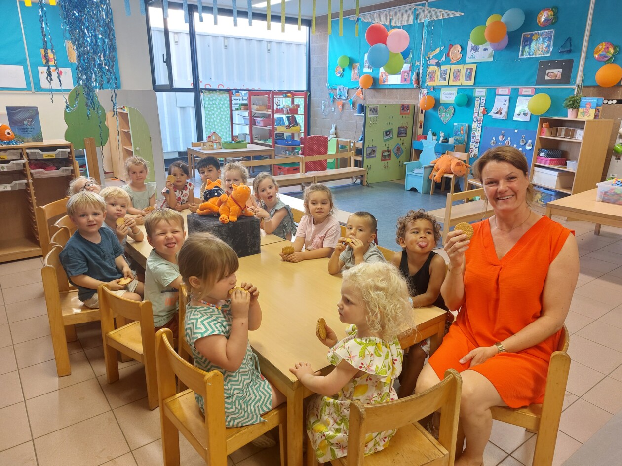 1KB Dag Dikkie Dik, juf en vriendjes, fijne vakantie allemaal