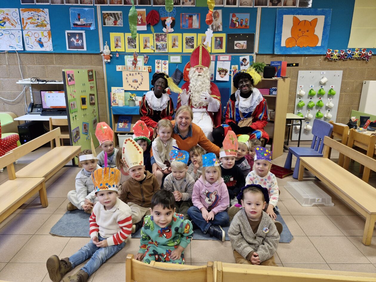 1KB Dag Sinterklaas en hallo Piet