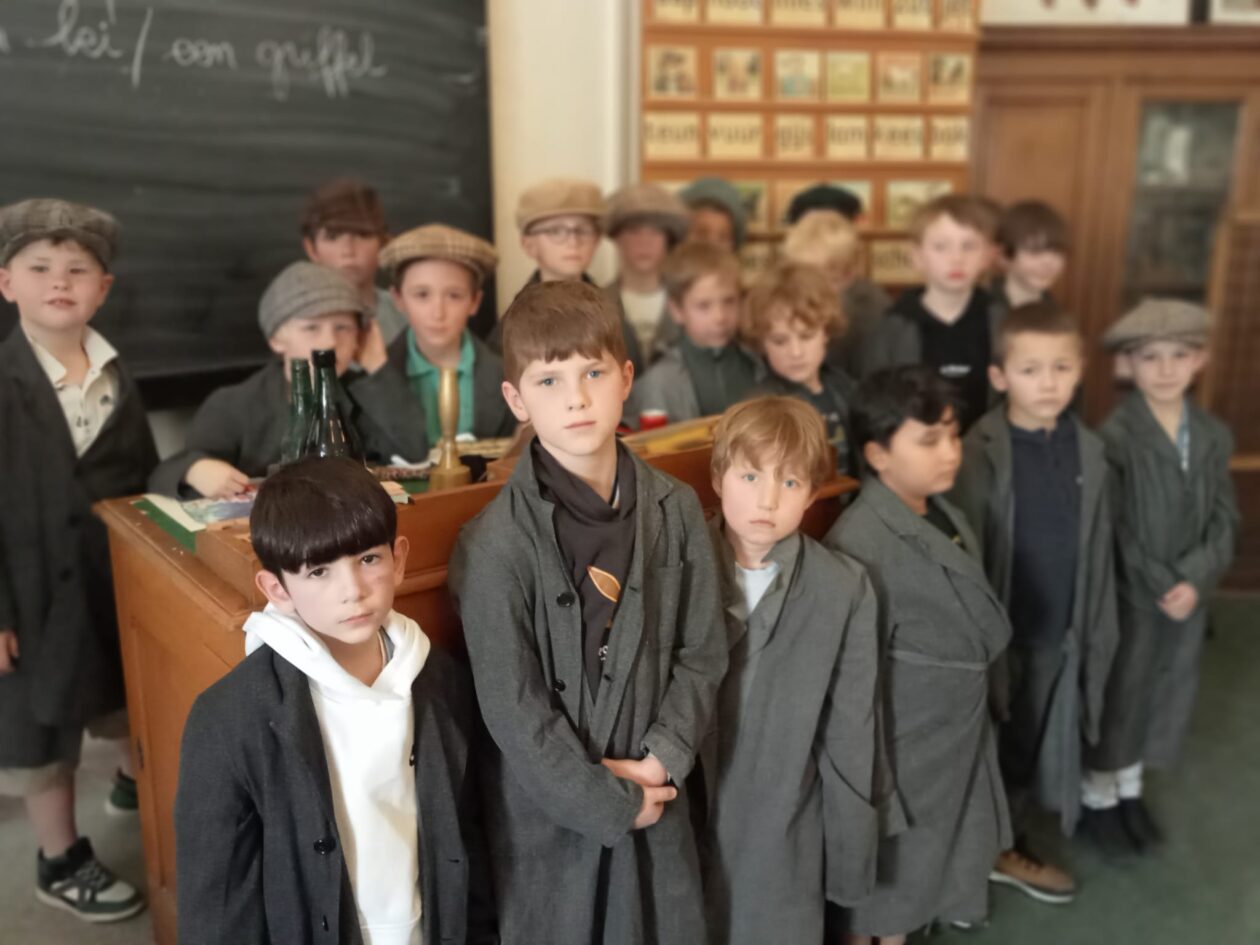 2ABC School van toen